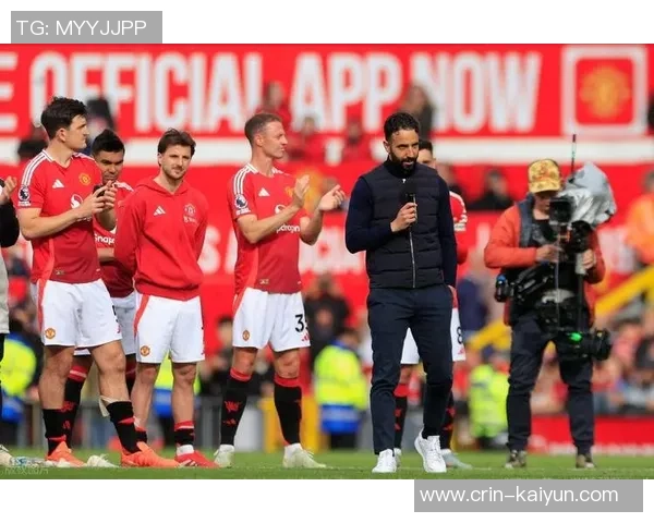 曼联高层对阿莫林不合曝光，两人力挺两人质疑！12月战绩或定其未来